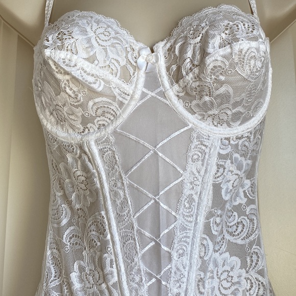 Bra/Bustier with removable straps and garters! EUC - Picture 2 of 9